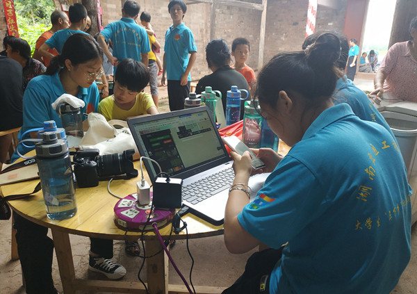 5.宣傳組致力于寫文章_副本.jpg 5.宣傳組致力于寫文章_副本.jpg